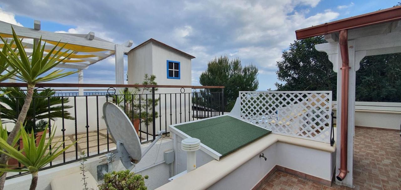Casa Vacanze "Il Carrubo" Гальяно-дель-Капо Экстерьер фото