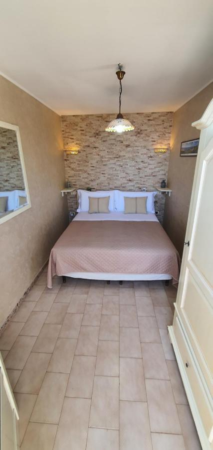 Casa Vacanze "Il Carrubo" Гальяно-дель-Капо Экстерьер фото